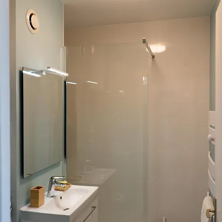 Les Beaux Jours, * Tours