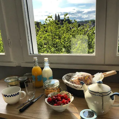 Les Beaux Jours, Tours