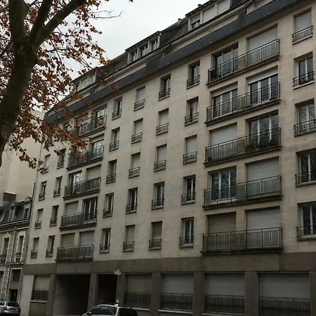 Les Beaux Jours, * Tours