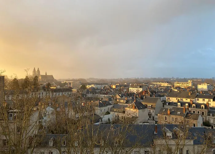 Les Beaux Jours, * Tours