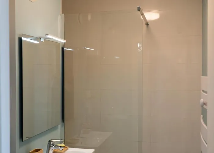 Les Beaux Jours, * Tours