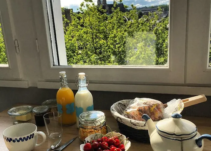 Les Beaux Jours, Tours