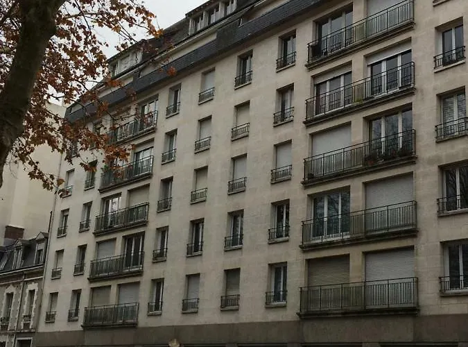 Les Beaux Jours, * Tours